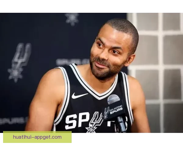 全队起立为卡斯尔庆祝三双创四项纪录 比肩邓肯19年 文班称其本就优秀 全队起立为卡斯尔庆祝三双创四项纪录 比肩邓肯19年 文班称其本就优秀